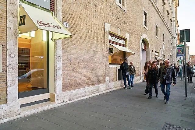  配色方案|为什么欧洲的麦当劳颜色是绿色的？