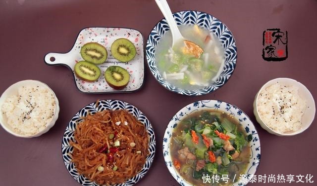 晚餐做了2道菜,表哥又来蹭饭,老公说少说话,多吃菜!