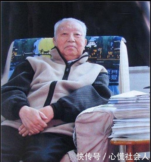 挺拔|华国锋长眠之所,周围苍松挺拔,环境肃穆,民众自发凭吊