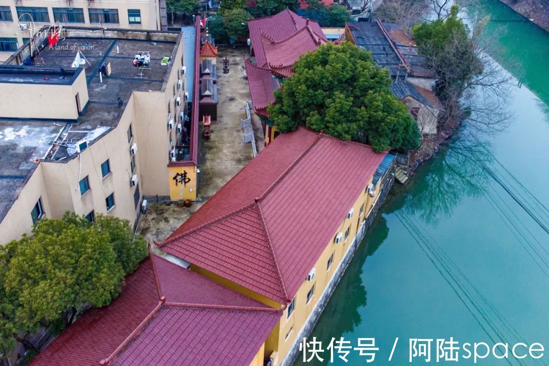 地铁4号线|在郊外,于无数酒店中间竟然发现一座禅寺,可见杭州佛文化之源远流长