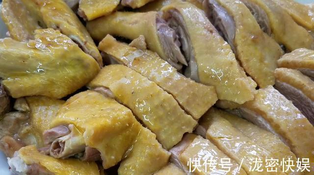 鸭肉别再拿去炖，大厨教你一个广东做法，又香又嫩，吃着还有嚼劲