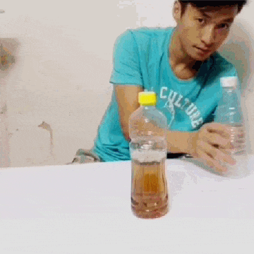 |搞笑GIF:不好意思打扰一下,请问你们是要组团去搞笑吗?