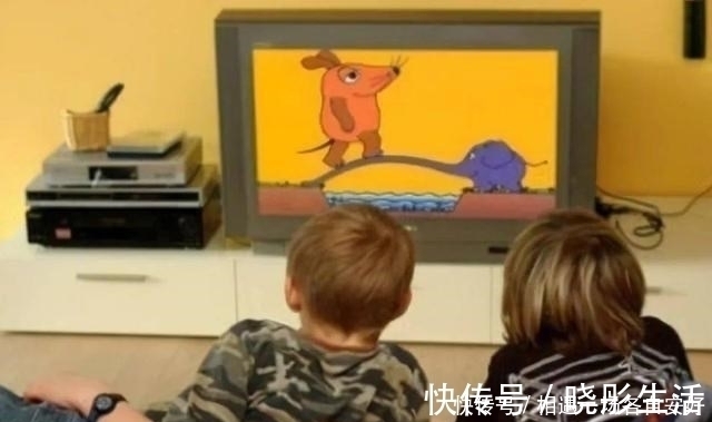 小芨|脑神经专家：这个年纪给孩子看电视，智商提高率会飞涨!