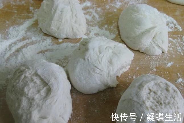 为什么馒头蒸好了，取出来之后会回缩成死面？原因居然是因为这个