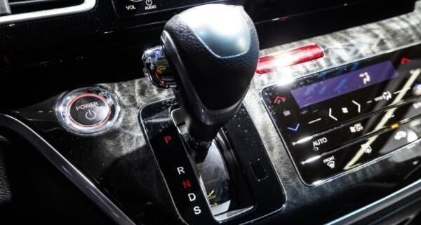 一家7口就选它,百公里油耗5.9L开10年基本