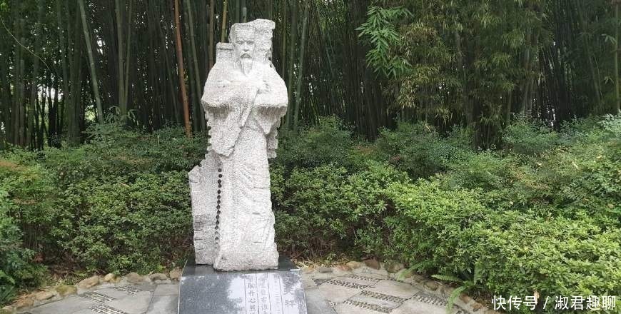 杨慎@这位状元官至首辅,和皇帝“作对”一生,作了一首词人人都会背!