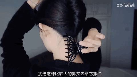 披头散发 别再披头散发了!这3个发型小技巧显嫩又高级