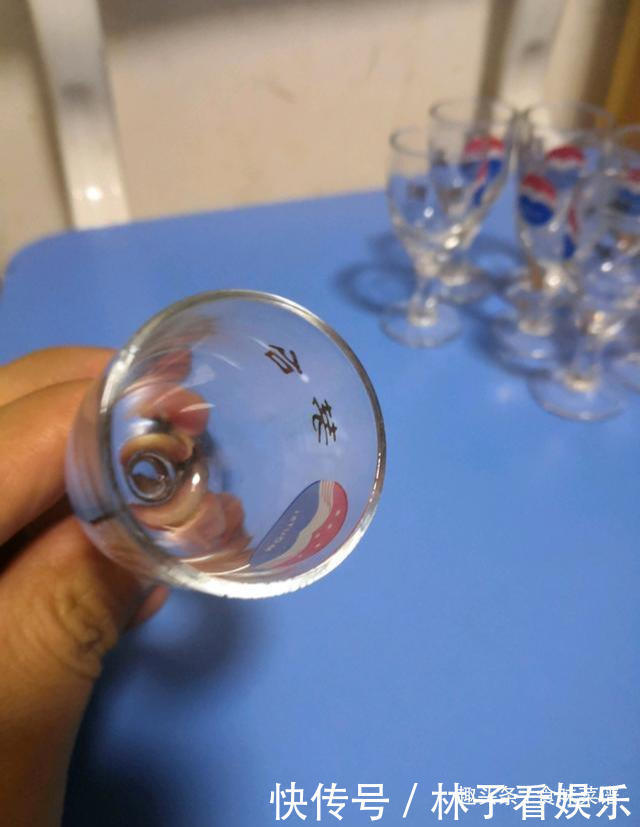 用来|茅台酒自带2个小酒杯,作用不是一般的大,如果只用来饮酒就错了