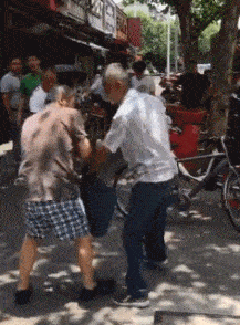 |搞笑GIF：这暴脾气，真是一点都没变啊