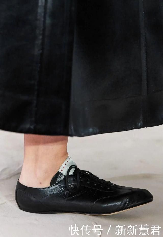 这些“旧球鞋”火极了老爹鞋的时髦C位保不住了…