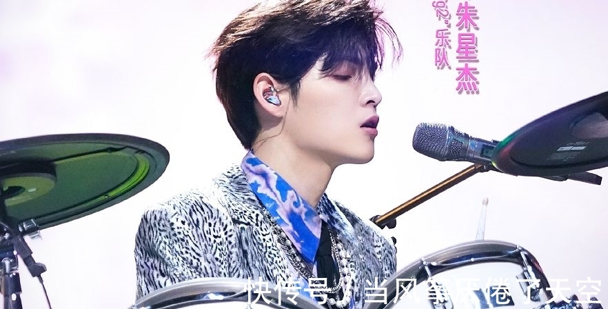 《闪光的乐队》不emo的主题赛，3人太惊艳，2支乐队善于利用规则