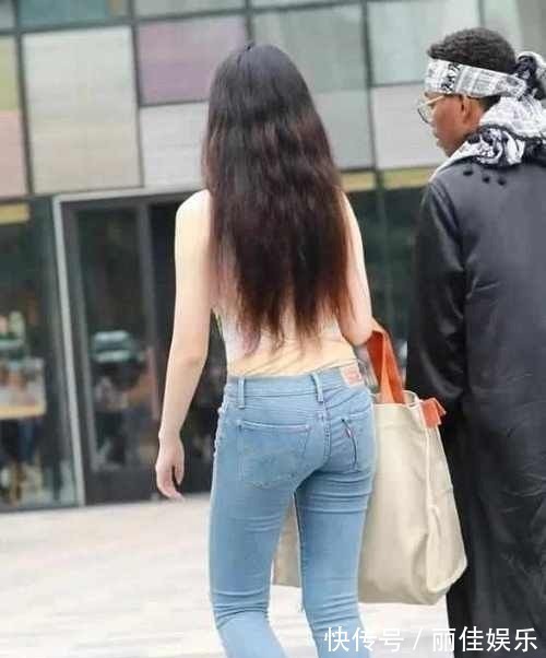 穿搭 美女穿搭:小姐姐爱穿紧身牛仔裤,凸显完美身材,释放优雅气质