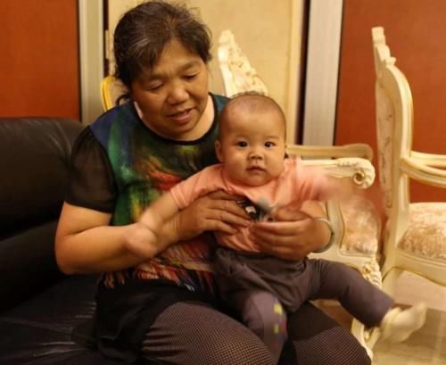 身高|保姆带娃20余年,孩子从未积食,只用2招,身高猛涨,娃吃饭变香