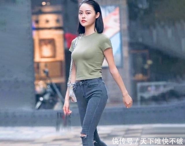 牛仔裤经久耐磨,质地细腻舒适,更显出女性的身材曲线