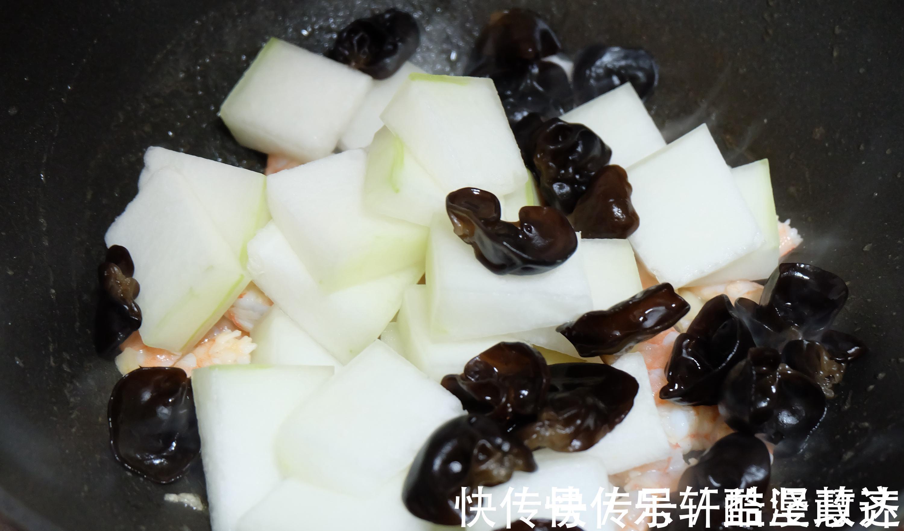 快手|夏天天热,试试这道家常菜,简单快手味道鲜美,清热祛湿营养健康