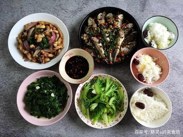 老爸来串门,我准备了几道菜,花钱少吃得香,朋友好吃才是王道