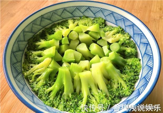 西兰花|营养丰富的西兰花,焯水后要不要过凉水?这样做才正确,颜色翠绿