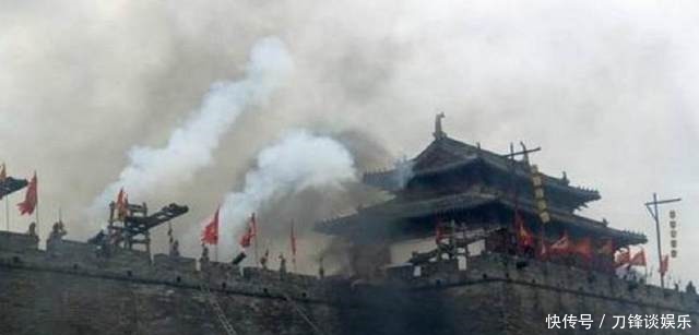 此人一言便让孙悟空失去了自由,曾在城墙上洗个脚便吓退60万大军