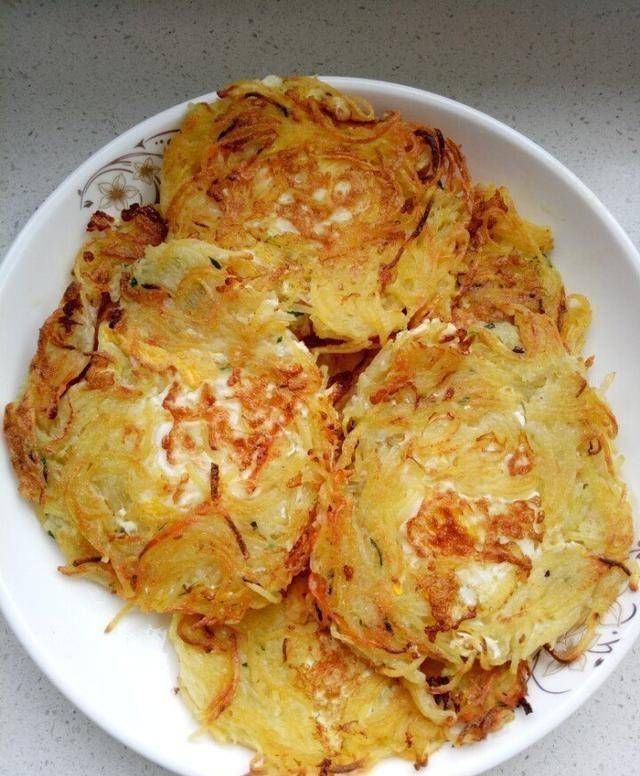 土豆丝鸡蛋饼|土豆丝鸡蛋饼，金黄的颜色和酥脆的味道，这是一个标准的早餐