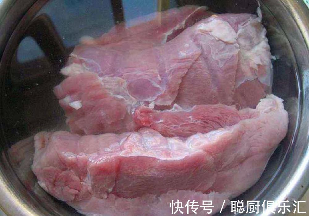 老板|解冻肉时,万不可马上用水泡,肉摊老板教你一招,冻肉快速解冻