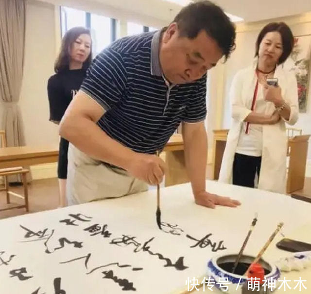 史国良#明星卖字画成挣钱新招?姜昆四个字卖出四万多,画鸭子被嘲像乌龟