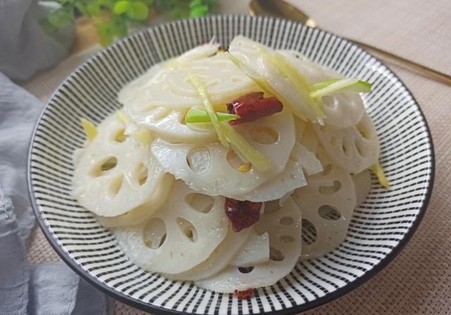 年夜饭必备的6道凉拌菜，清爽解腻，营养又美味，看着就很有食欲