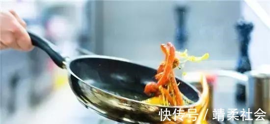 翡翠$梁女士戴着刚买的手镯去蒸桑拿,第二天就后悔了!