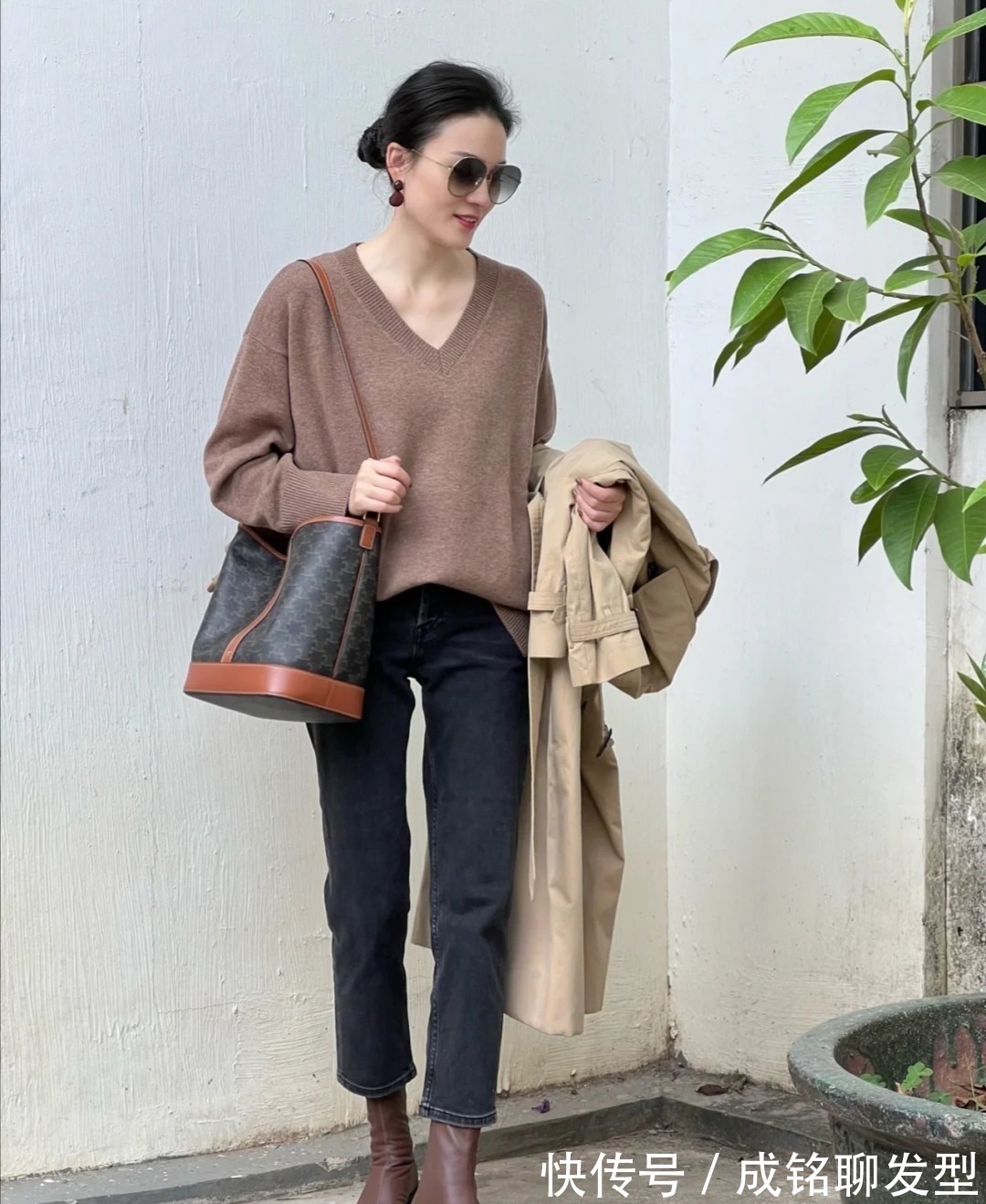 实用 四十岁的女性衣服不要太花哨,有这“三衣一裤”就够,百搭又实用