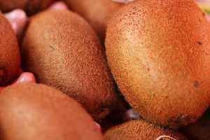 头晕|血脂高，3种食物当零食吃，头晕、手麻可得到缓解，血脂悄悄降