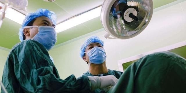 子宫肌层|38岁孕妈剖腹产全过程用命换来的孩子,还不值一万块钱