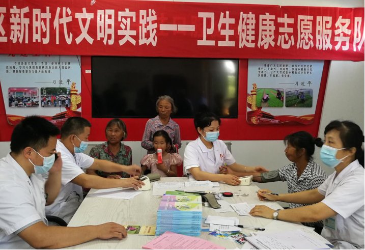 区人民医院|赣州市赣县区卫生健康志愿服务队为农村老人送“健康大餐”