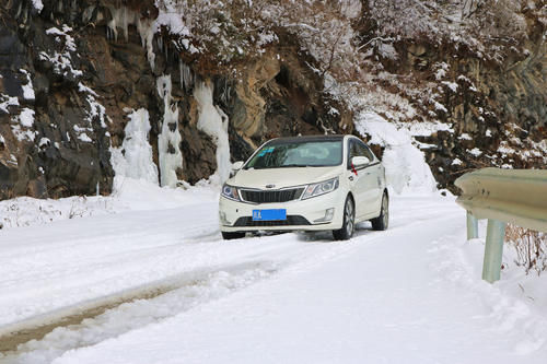 单人单车独闯夹金山 谁说两驱车不能挑战冰雪路