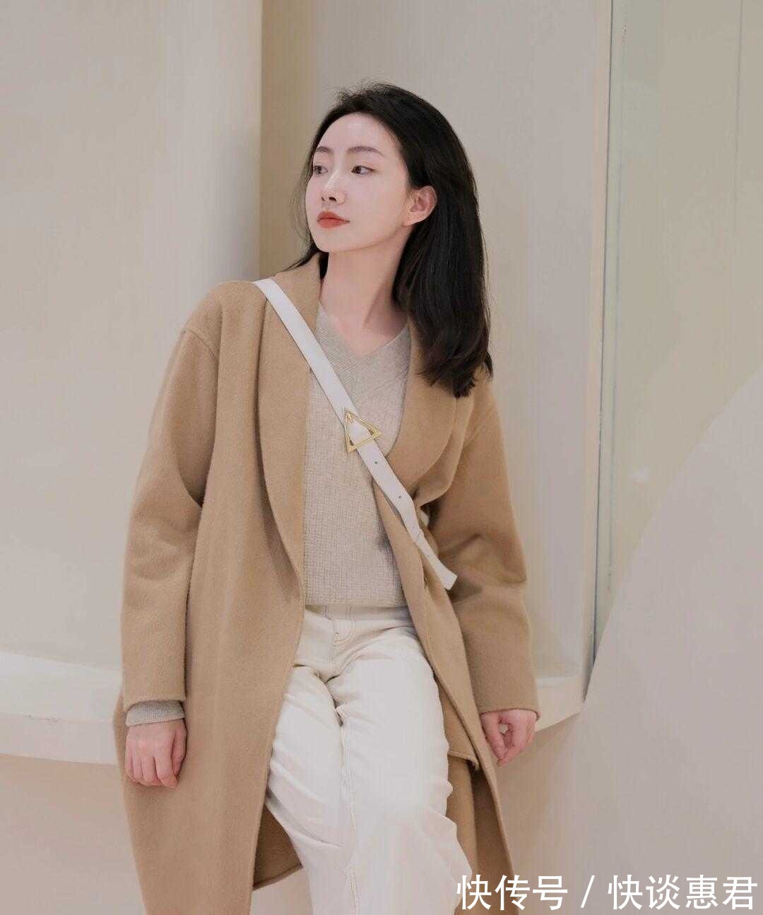 大衣 秋冬如何穿出高级感？大衣搭配烟管裤保暖舒适，气场全开还时髦