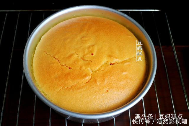 这个蛋糕方子,我家隔3差5做,当早餐太赞了,入口又软又润