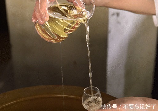 超市中三种“尴尬”白酒,明明好喝又便宜,却无人问津,无解