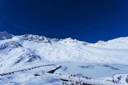 四川的网红景点，冬日如同冰雪王国，美丽的雪景让人不舍得离开