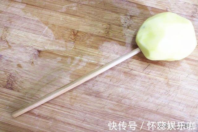 削皮器|把土豆穿到筷子上，真是太聪明了，用途花钱买不到，简单还实用