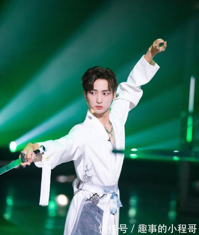 《披哥》3个资源最强赢家,一边稳进总决赛,一边狂揽商务广告