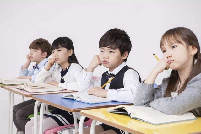 香远|孩子有没有出息,从父母的言行里就能看出,你家是哪类家庭?