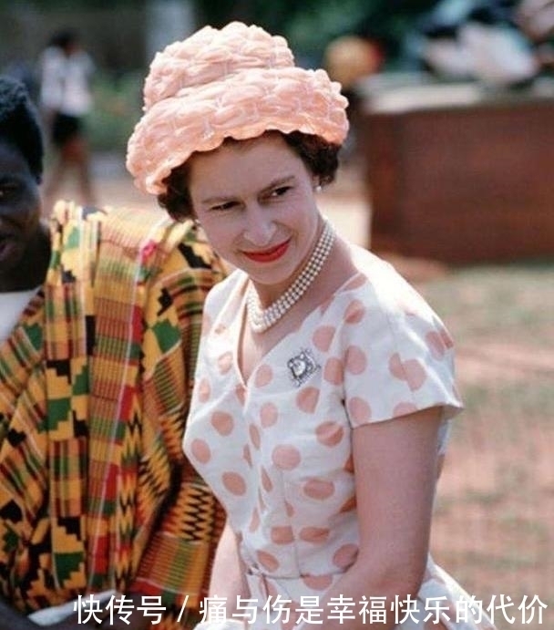 英女王的珠宝有些不吉利?原材料取自坟墓,由2000颗钻石珍珠组成