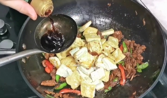豆腐炒肉这样做,好吃不油又不腻,老公孩子都满意