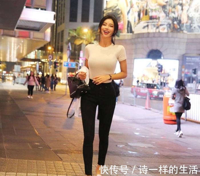 街拍|上市公司的高管，每天穿“拖鞋”上班，男同事都被她俘获
