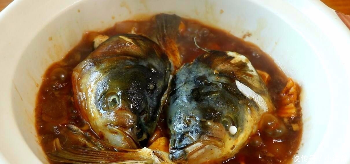 教你做砂锅焗鱼头,全过程不加水,鱼肉鲜嫩入味,做法简单易学