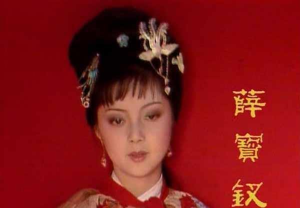 黛玉进贾府,和宝钗进贾府,有什么区别?不止迎接不迎接这么简单