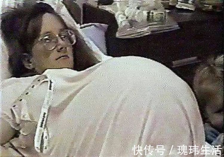 麦考伊|一胎生“一窝”是种什么体验?七胞胎一天用52片尿布,喝42瓶奶粉