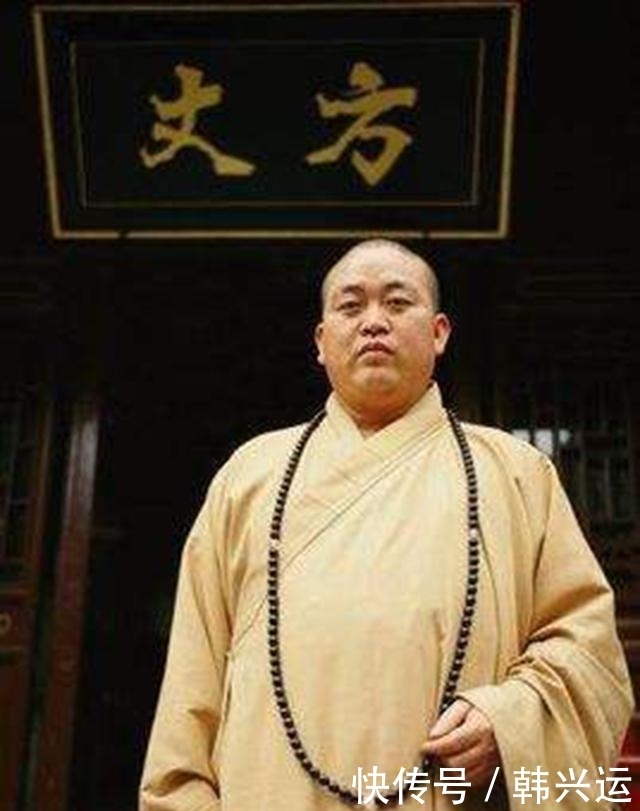 价值|释永信的袈裟多贵重?18K 纯金做配钩,上好翡翠造玉环,估价16万