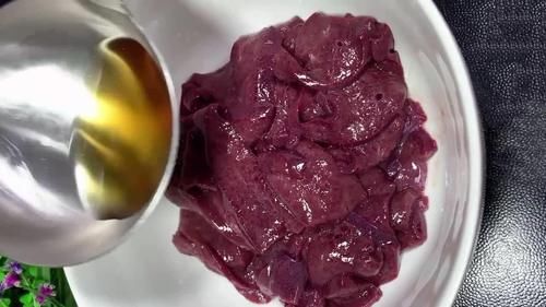  霸气|爆炒猪肝的做法，香辣霸气野性十足，软嫩适口有弹性