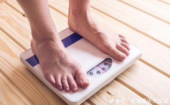 46岁男子尿酸高达860,入院就下了病危,提醒2种水是祸根