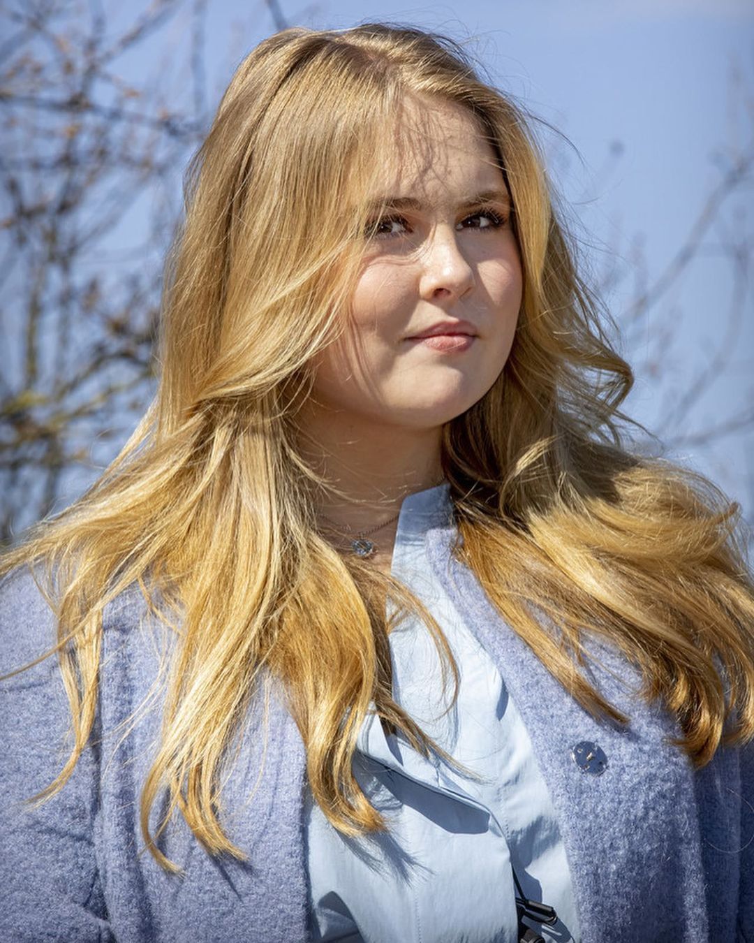 荷兰王室齐聚，一家五口颜值似复刻，200斤大公主穿阔腿裤太笨重