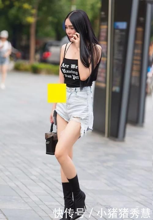 身姿|路人街拍中分黑长直的小姐姐,清凉个性,凸显迷人身姿